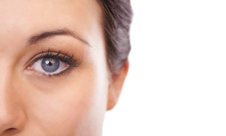 Seus olhos não estão tristes. Só estão pedindo leveza